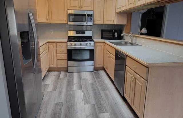655 Robinwood Drive - 655 Robinwood Drive, Troy, MI 48083