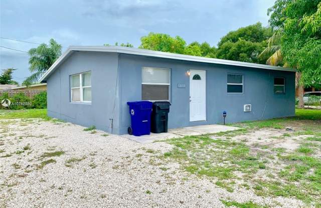 Corner Lot 3/2 Home With Fenced in Spacious Backyard! - 1843 Lauderdale Manor Drive, Fort Lauderdale, FL 33311 Corner Lot 3/2 Home With Fenced in Spacious Backyard! - 1843 Lauderdale Manor Drive, Fort Lauderdale, FL 33311