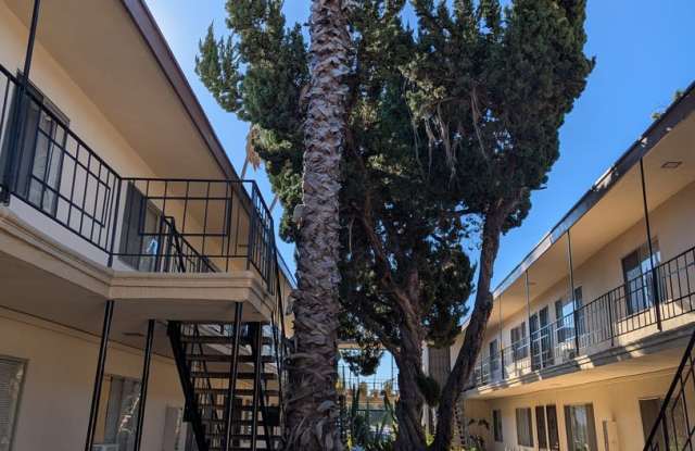 MEDA AVE. APARTMENTS photos photos