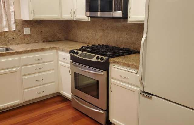 2153 Crespi Lane Gallery 3