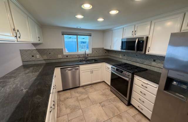 Spacious 4-Bedroom Home with Huge Yard & Sun Room – 204 Ruby Ln, Nipomo, CA 93444 Gallery 4