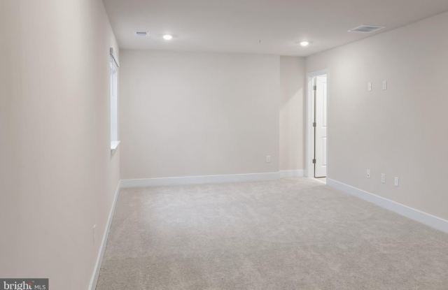 1727 WATER CROSSING Gallery 4