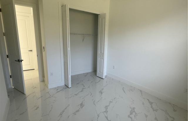 350 Limerick Avenue S Gallery 3