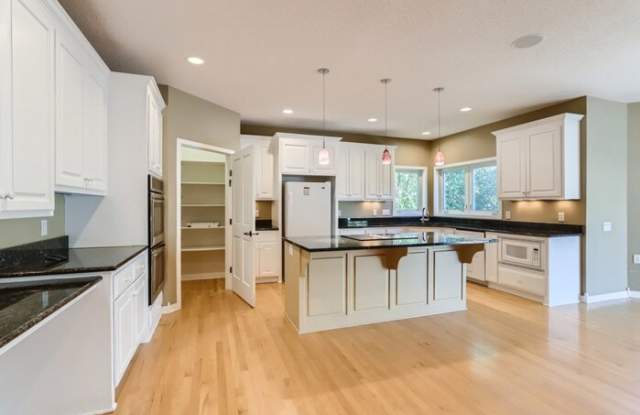 10710 Crestridge Drive Gallery 2