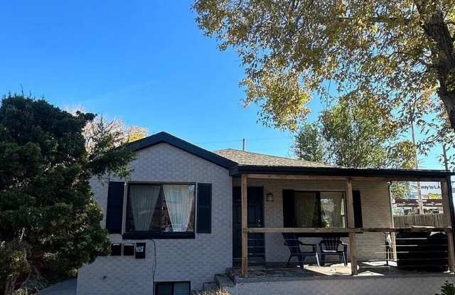 Live Steps from Sloan’s Lake – Beautiful 2 Bed, 1 Bath Garden-Level Apartment! - 1532 Utica Street, Denver, CO 80204