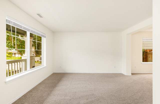Covington Incredible 6 Bedroom 3.75 Bath Home! Make it yours today! Gallery 4