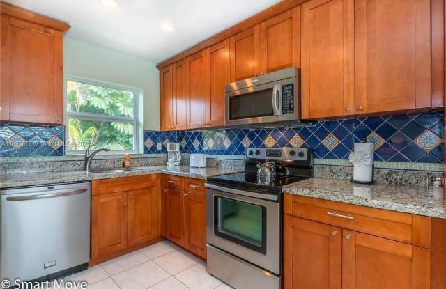 417 NE 17th Ave photos photos