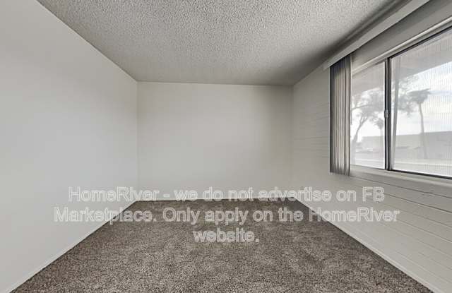 2020 Smoketree Ave N Gallery 2