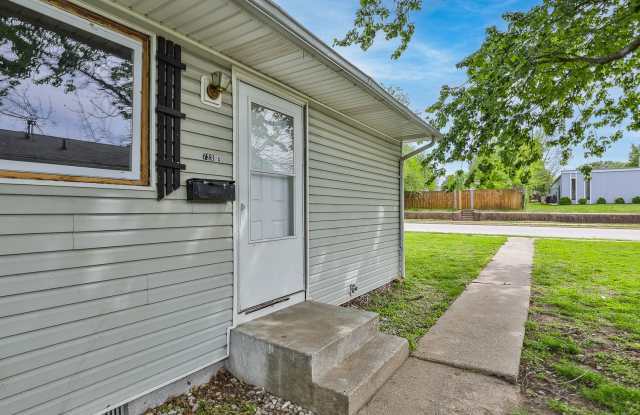 1 Bedroom | 1 Bathroom | Apartment | Located In the Heart of Downtown and Near Campus's | PETS WELCOME photos photos