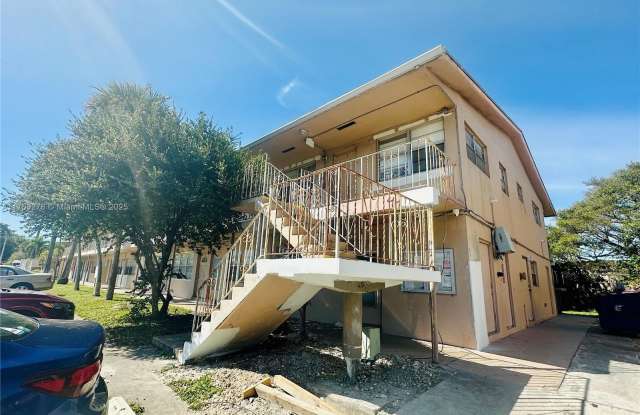 230 SW 11th Ave - 230 Southwest 11th Avenue, Hallandale Beach, FL 33009