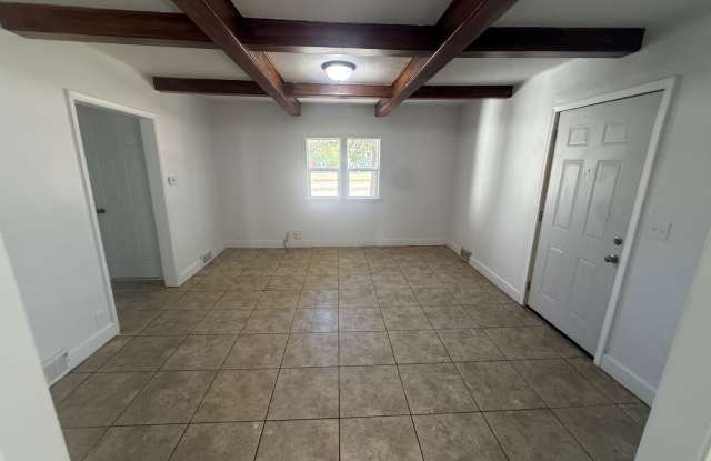 NEW LISTING! 3 BEDROOM REMODEL READY! Gallery 4