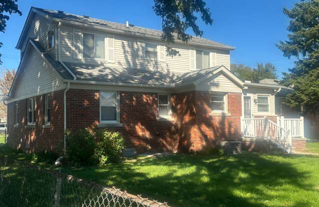 BEAUTIFUL 5 BEDROOM HOME IN ST CLAIR SHORES Gallery 3