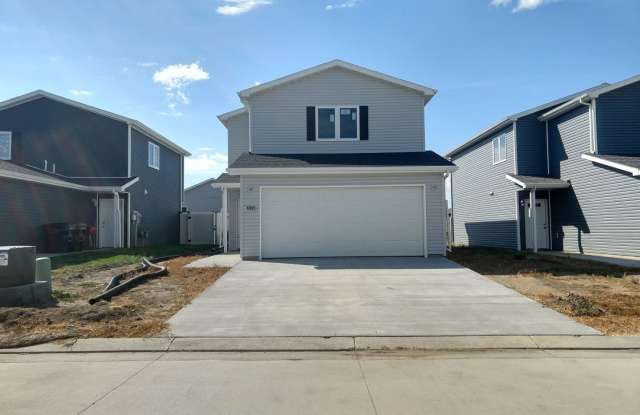 Amazing home in a quiet location! - 6985 Majestic Loop, Lincoln, ND 58504