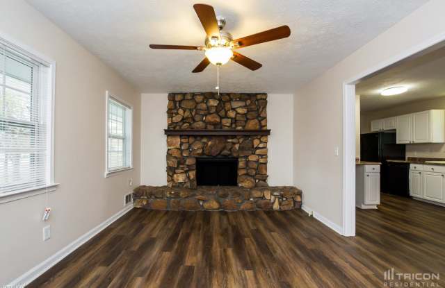 5250 Hollyhock Road Gallery 4