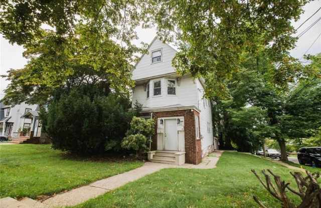 180 Larch Avenue Gallery 1