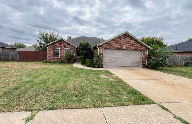 MOVE-IN SPECIAL: $500 OFF! Tour Today! Clabber Creek Subdivision!! Worry Free Lawn maintenance!! Gallery 1