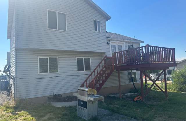 Great Tri-level home mountian views Gallery 4
