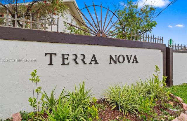 10877 NW 7th St photos photos