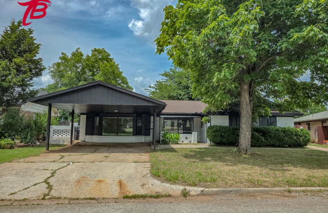 Charming 4-Bedroom Home with Spacious Yard photos photos