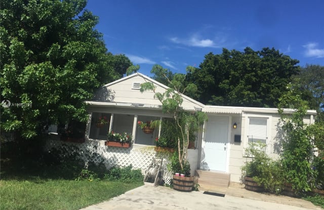 221 SW 2nd Ave - 221 Southwest 2nd Avenue, Hallandale Beach, FL 33009