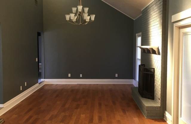 1008 S. Comet Avenue Gallery 4