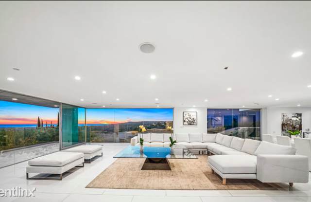 1564 Blue Jay Way Gallery 2