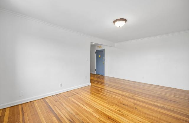 2335 Hudson Terrace Gallery 4