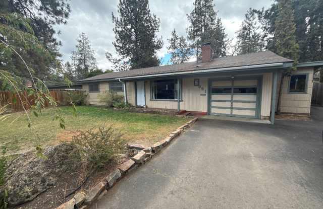 SHORT TERM through 4/30/26 ONLY! Midtown 3 Bedroom House, Hardwood Floors, Woodstove, Fenced Yard - 951 Northeast Dekalb Avenue, Bend, OR 97702