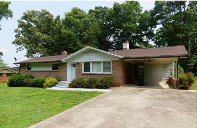 Comfortable 3 Bedroom Ranch with Carport & Lawn Care Included photos photos