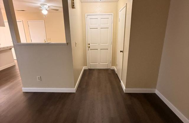 Charming 23BR/2BA Duplex Gallery 1