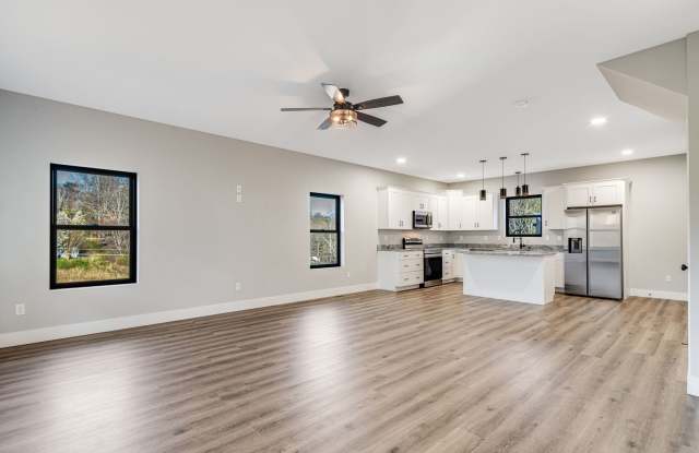 Newly-Built & Energy-Star Certified 3-Bedroom Home in Swannanoa Near Asheville & Black Mountain Gallery 4