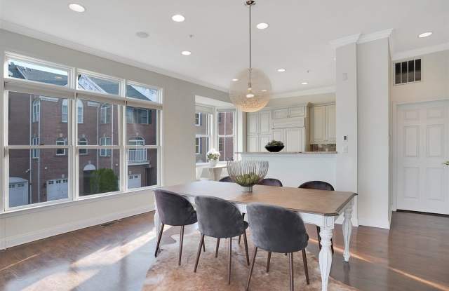 444 ALBANY CT Gallery 2
