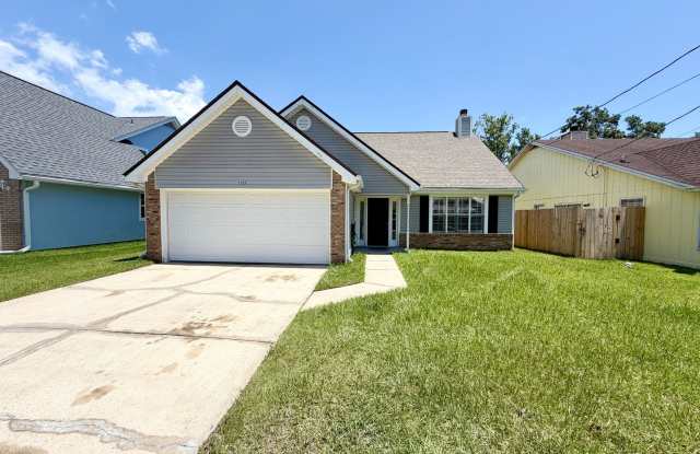 Nice 4 Bedroom Home For Rent! Gallery 1