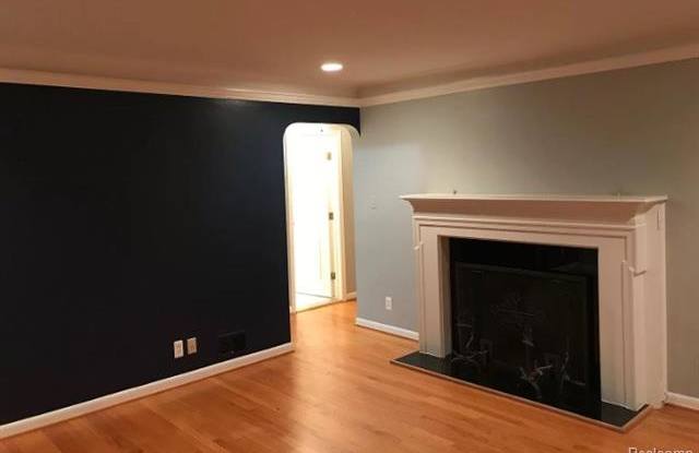 16929 DUNBLAINE Avenue Gallery 4