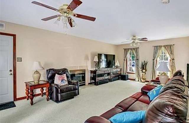 3 Bed 2.5 bath Deer Run Subdivision-Chesterfield Gallery 3