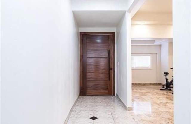 408 E Redbud Avenue Gallery 3
