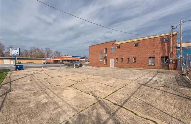 511 Franklin Boulevard W Gallery 4