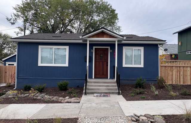 Available 10/30/2026- 2 bedroom 1 bath plus office- completely remodeled in Midtown! Gallery 1