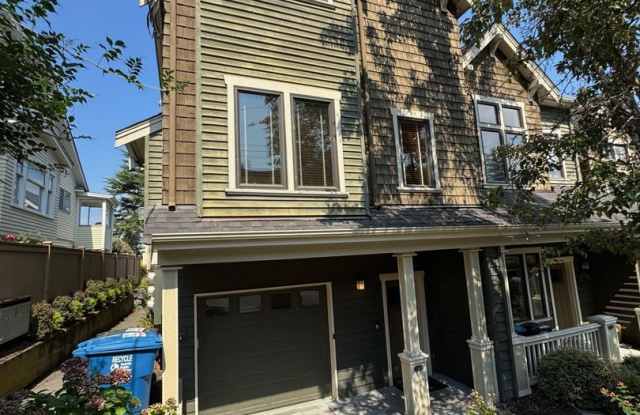 Cozy 3 bed 2.5 bath townhome on North Queen Anne in Seattle photos photos