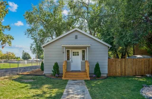 Charming Craftsman-Style Home in Boise 83704 – Move-In Ready! photos photos