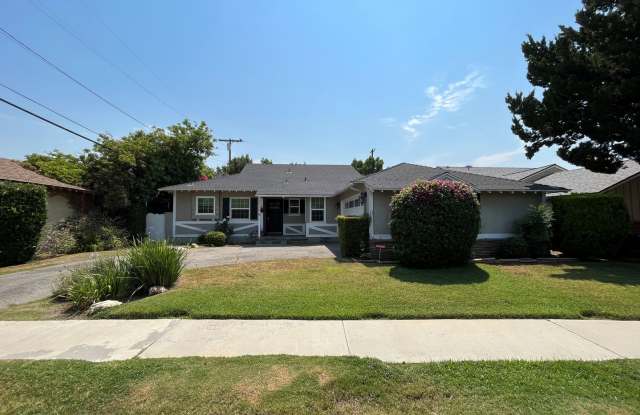 Open floorplan, office + great backyard - 3BR for lease in Valley Village! - 5912 Alcove Avenue, Los Angeles, CA 91607