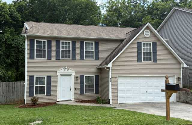 LOCATION! LOCATION! LOCATION! 4 Bedroom 2.5 Bath house in sought after Farragut location!! photos photos
