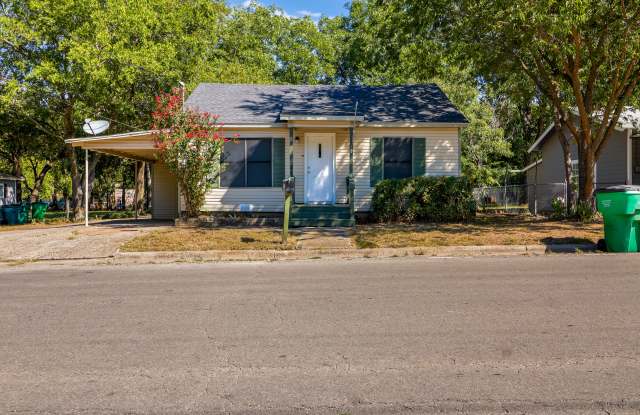 1021 Moss St photos photos
