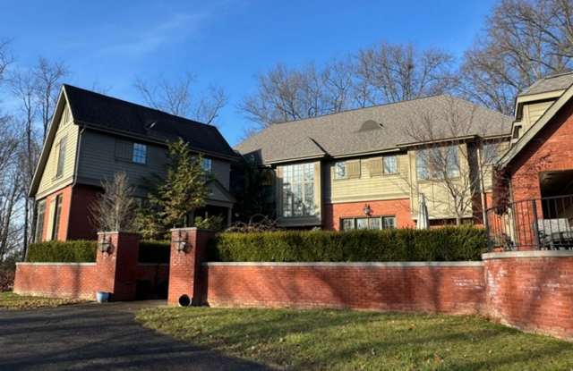 SPACIOUS HOME, PRIVATE LOCATION - 236 Hunt Road, Fox Chapel, PA 15215