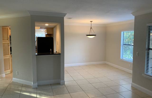 831 SHORELINE CIR Gallery 4