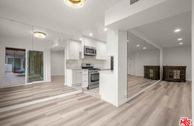 423 S Rexford Dr unit: 202 photos photos