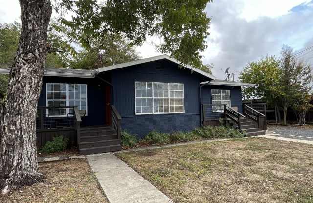Fully Renovated 2x1 in a fabulous location! - 166 Willow Avenue, New Braunfels, TX 78130