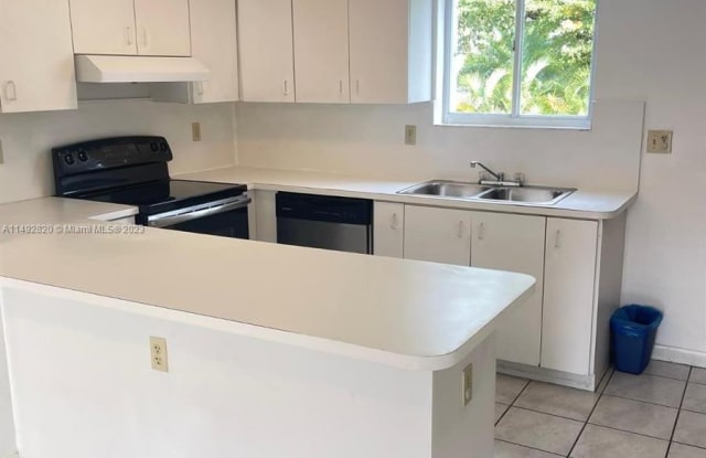 611 NW 82nd ave - 611 Northwest 82nd Avenue, Fountainebleau, FL 33126