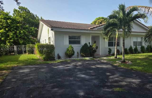 8227 NW 39th St photos photos