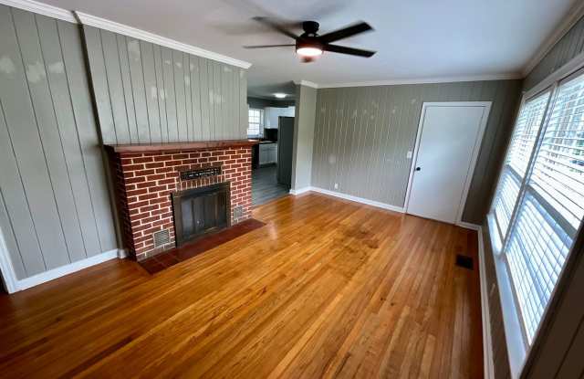 Adorable 2/1 Brick Home in Marianna Gallery 3